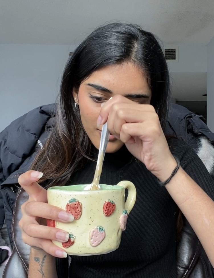 strawberry mug in action.PNG
